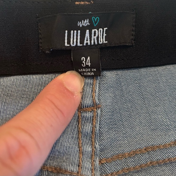 Luluroe Women’s Blue Jeans - Distressed - Size 34 - Picture 5 of 7